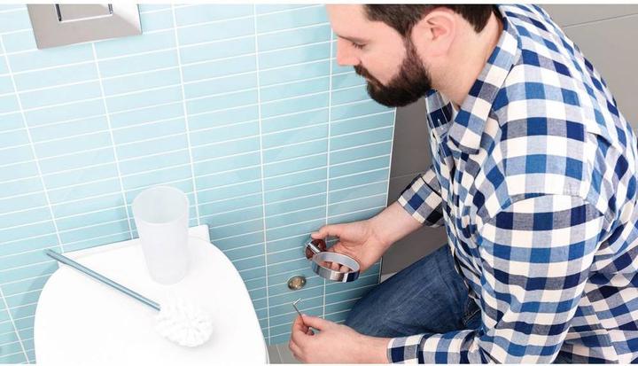 Produktbild tesa SMOOZ WC-Bürstengarnitur inkl. Klebelösung ohne Bohren