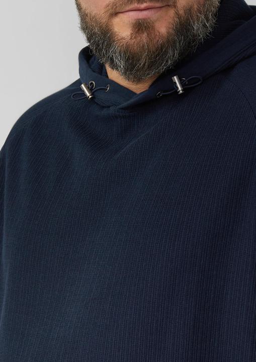 Produktbild s.Oliver Sweatshirt Strukturiertes Kapuzen-Sweatshirt mit Raglanärmeln (4XL)