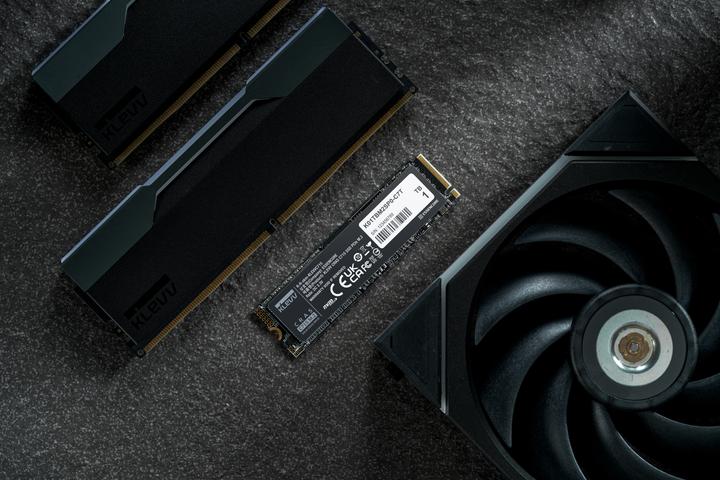 Immagine prodotto Klevv 1 TB C715 M.2 2280 PCIe Gen3 NVMe (1000 GB, M.2, M.2 2280)