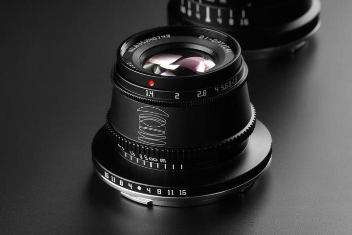 Image du produit TTArtisan 35mm f/1,4 pour Canon RF (APS-C) (Canon RF, APS-C / DX)