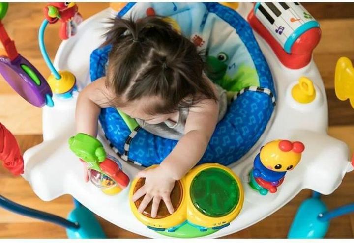 Produktbild Baby Einstein Spring und Spielcenter mit Lichtern