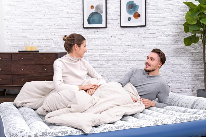 Produktbild Bestway Fashion Flock Luftmadras med indbygget AC Pumpe 203 x 152 x 30cm (152 x 203 cm)