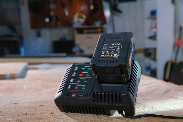 Actual product image Batavia 18V quick charger 4Ah (18 V)