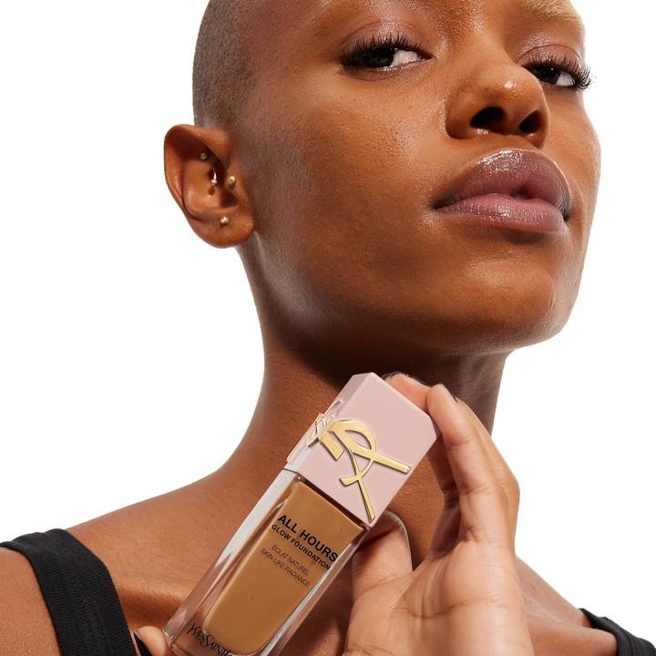 Produktbild Yves Saint Laurent All Hours Glow Foundation (DW2 Medium Dark)