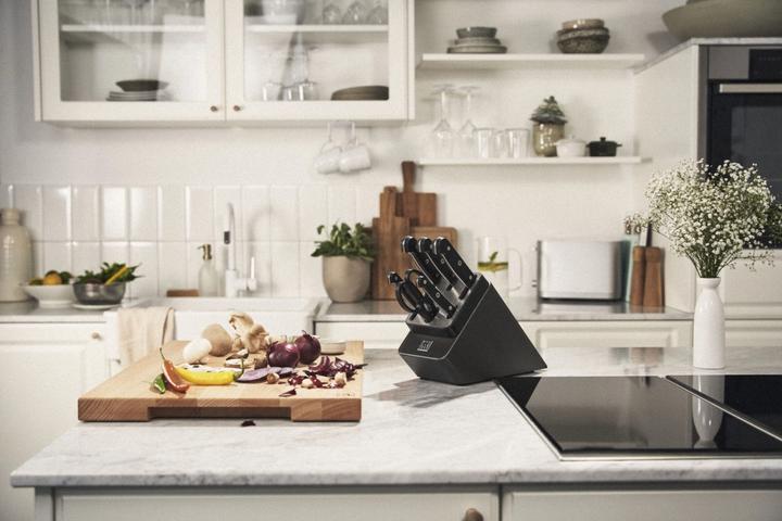 Actual product image Zwilling 7-piece Gourmet self-sharpening knife block