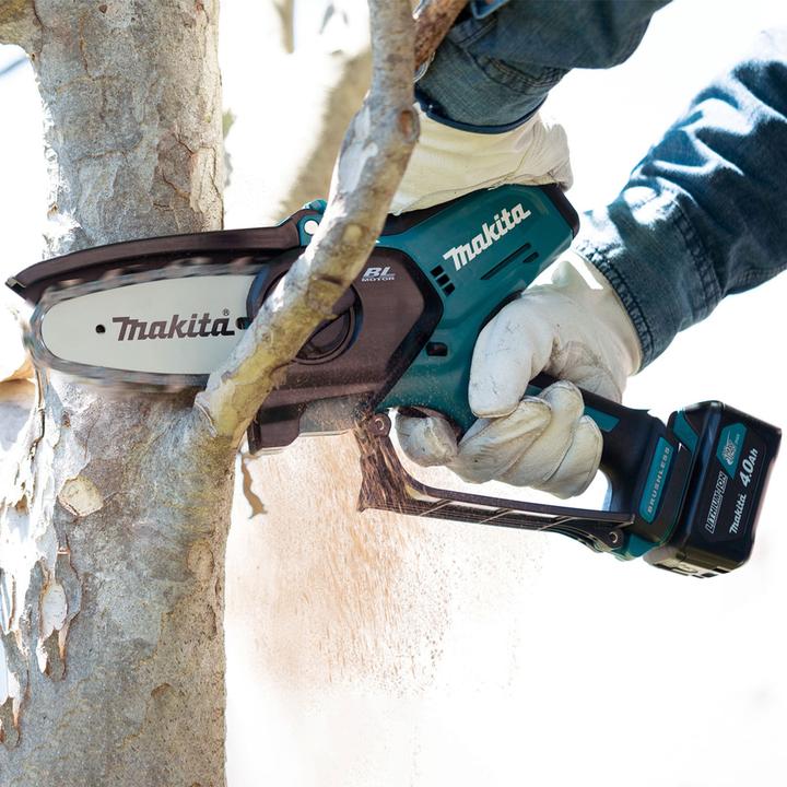 Actual product image Makita UC100DZ (Battery chain saw)