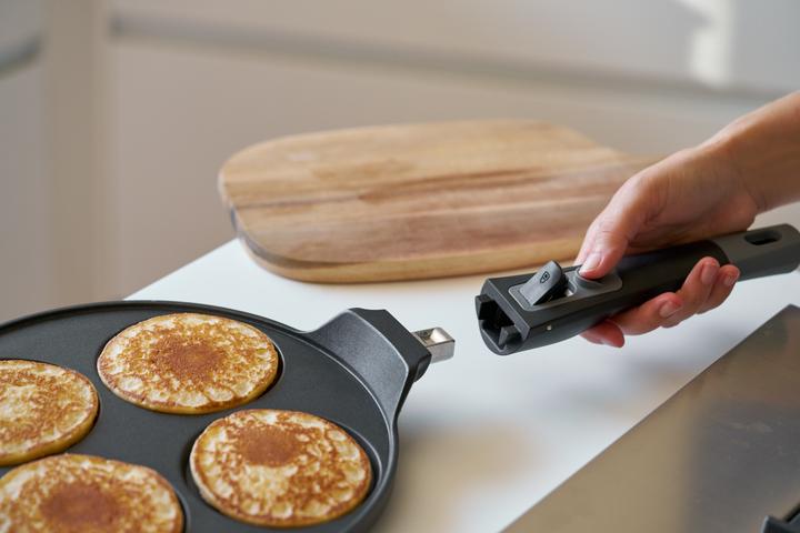 Actual product image Guzzini High-dome portable cake dish