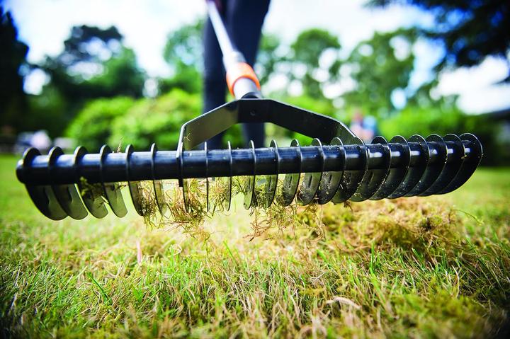 Produktbild Fiskars Rasenlüfter