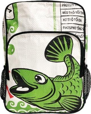 Produktbild Bekos Upcycling - Kinderrucksack aus recycelten Fischfuttersäcke grüner Fisch Small