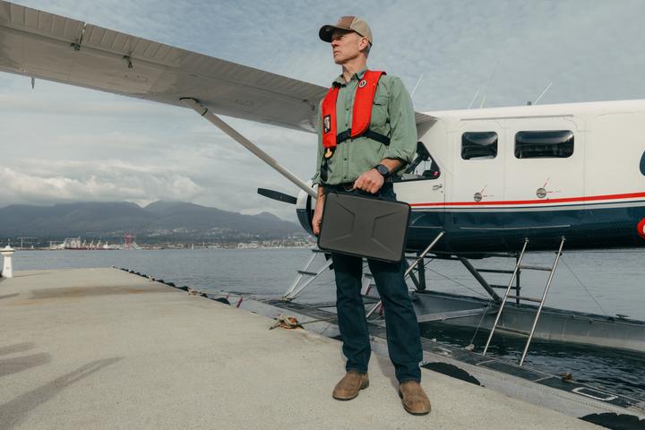 Productafbeelding UAG Civilian Shock (16")