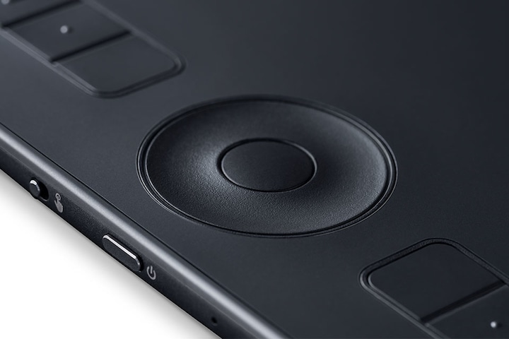 Actual product image Wacom Intuos Pro M, South (5080 lpi)