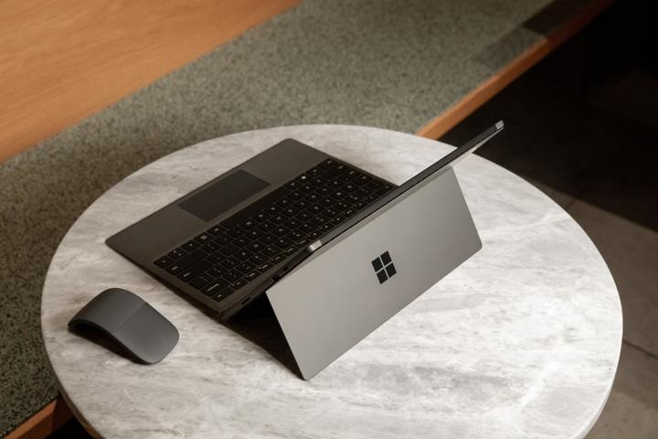 Produktbild Microsoft Surface Pro 7 (12.30", 256 GB, Mattschwarz)