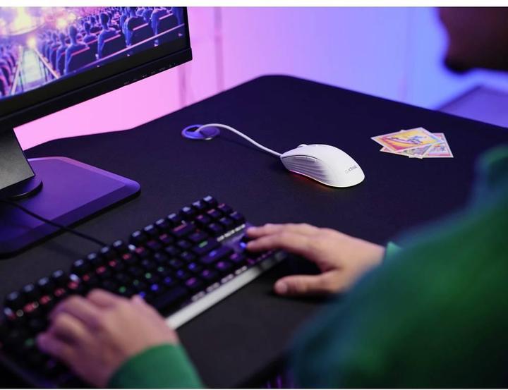 Actual product image Trust Gxt924w Ybar+ Gaming Mouse White (Cable)