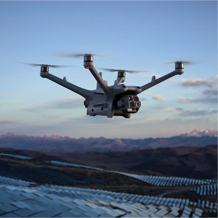 Produktbild DJI Matrice 4TD Standalone Set (inkl. 12 M Care Enterprise Plus) (47 min, 9600 g, 12 Mpx)