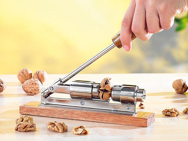 Produktbild Rosenstein & Söhne Retro Design-Nussknacker aus Holz und verchromtem Stahl