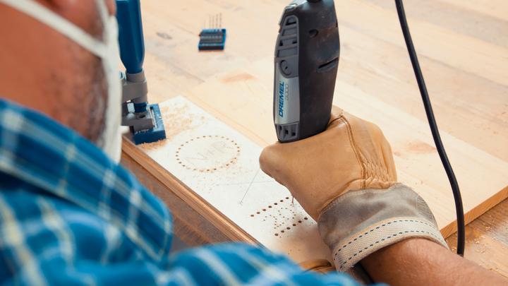 Produktbild Dremel 3000 Champions Editie - Multitool - Met gratis kampioensbeker om zelf te graveren (Multifunktionswerkzeug, Rotationswerkzeug)