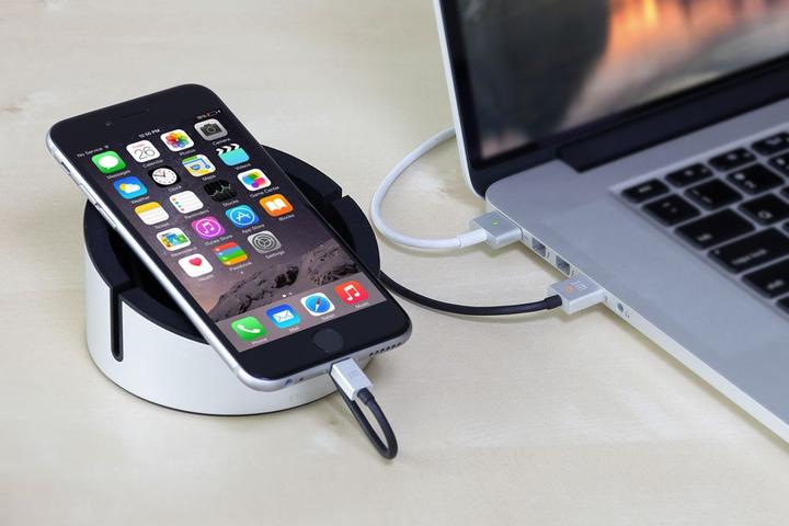 Actual product image Just Mobile Flat Lightning Cable LED Display Silver (1 m)