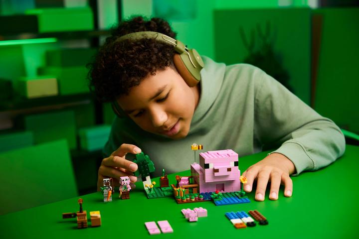 Actual product image LEGO Das Babyschwein-Haus (LEGO Minecraft)