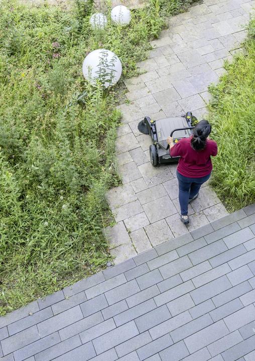 Actual product image Kärcher Professional Sweeper KM 70/20 C 2SB