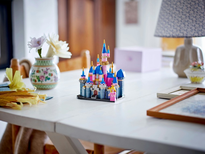 Actual product image LEGO Mini Sleeping Beauty Castle (40720, LEGO Disney)
