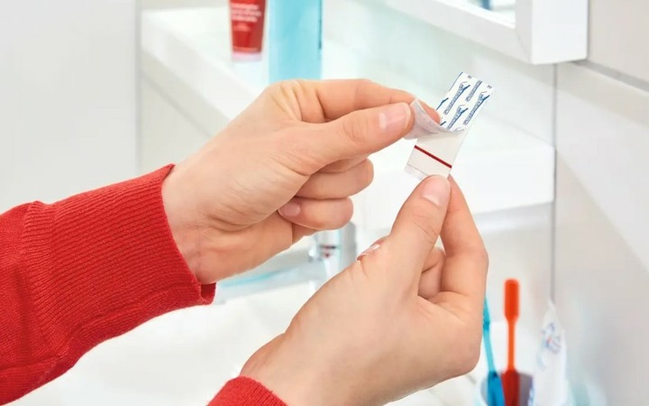 Produktbild tesa Powerstrips Klebehaken LARGE Eckig - 2 x selbstklebende Wandhaken