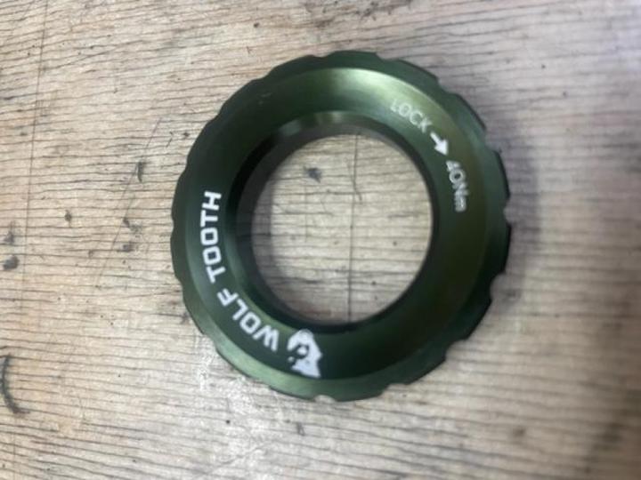Actual product image Wolf Tooth Centerlock Lockring, External Spline, olive