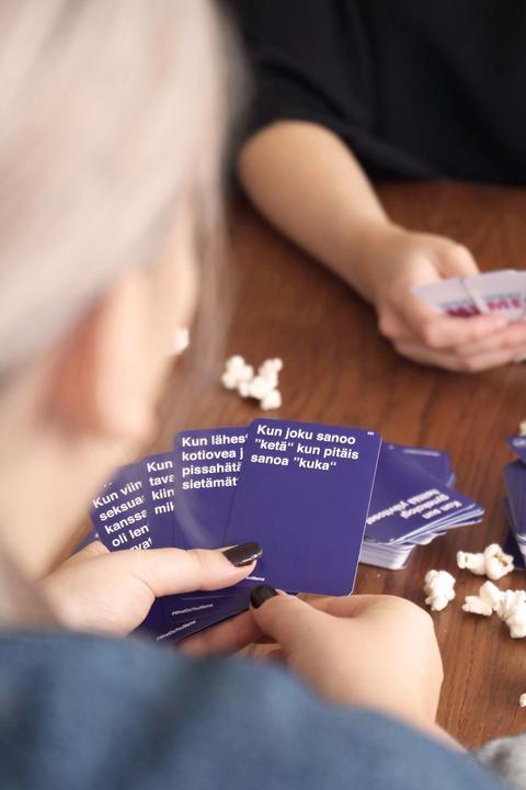 Actual product image Martinex Peliko 40861956 board/card game What Do You Meme? 90 min Party (Finnish)