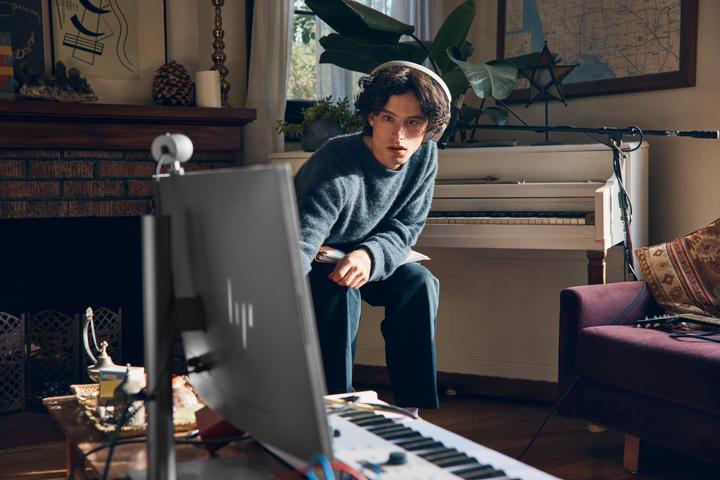 Produktbild HP ENVY 27-cp0790nz i7 /2TB NVIDIA RTX 3060 (2000 GB, 32 GB, Intel Core i7-12700)