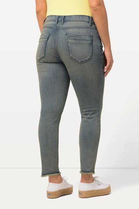 Immagine prodotto Ulla Popken Jeans modello Sarah con orli sfrangiati, taglio della gamba aderente e cinque tasche (50)
