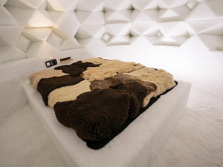 Actual product image Smartbox Deluxe tour of an igloo village in Davos Klosters and fondue for 2 people (2 Persons)