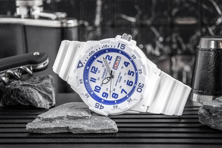 Actual product image Casio Ladies' watch MRW-200HC-7B2VDF + BOX (Analogue wristwatch, 47 mm)