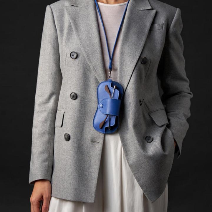 Only-Bags.Store Schickes Brillenetui aus Leder - weiches, strapazierfähiges Brillenetui mit Umhängeband für