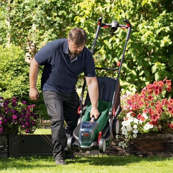 Image du produit Bosch Home & Garden UniversalRotak (Fonctionnement sur batterie)