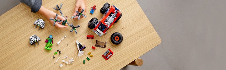 Image du produit LEGO Le camion monstrueux de Spider-Man contre Mysterio (76174, LEGO Marvel)