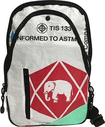 Bekos Upcycling - Sling Rucksack medium aus recycelten Zementsäcke Elephant