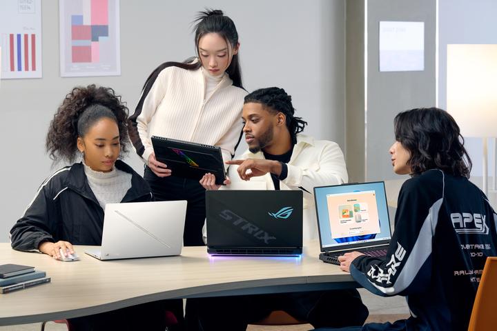 Produktbild ASUS ROG Strix G16 (16", 1000 GB, 32 GB, Eng. Int., AMD Ryzen 9 8940HX)