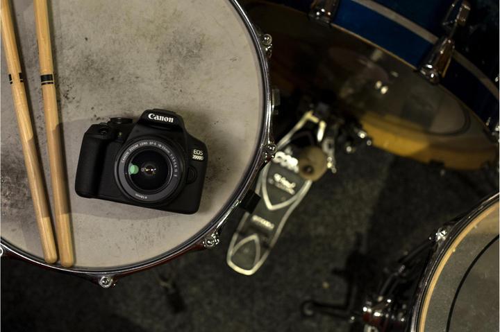 Actual product image Canon EOS 2000D Kit (18 - 55 mm, 24.10 Mpx, APS-C / DX)