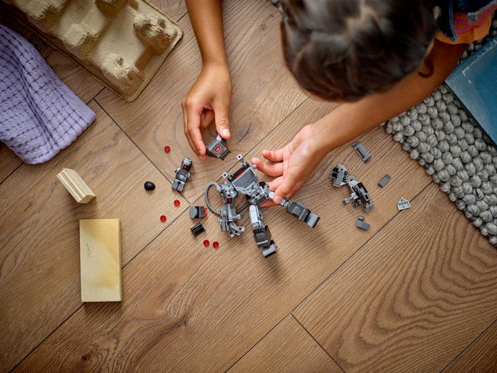 Actual product image LEGO War Machine Mech (76277, LEGO Marvel)