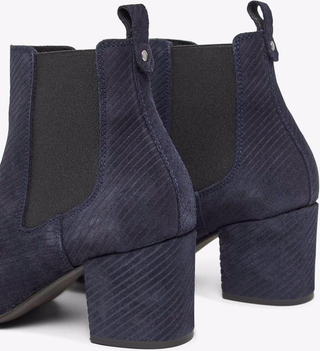 Immagine prodotto Bianco Stivali Chelsea in pelle scamosciata scanalata WIDE FIT (41)