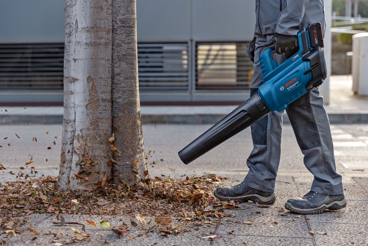 Actual product image Bosch Hausgeräte Akku Sauggebläse GBL 18V-800 06008D2200 (Rechargeable battery operated, Leaf vacuums)