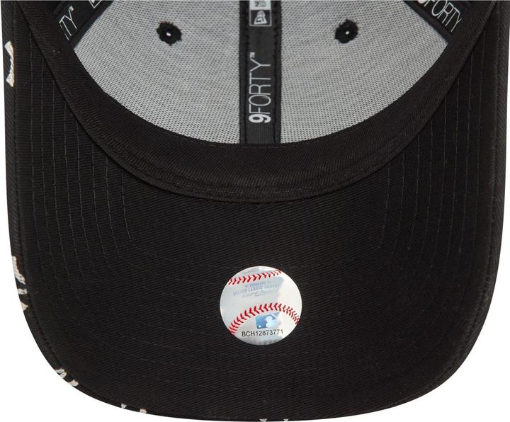 Actual product image New Era 9Forty Ladies Cap - METALLIC New York Yankees black