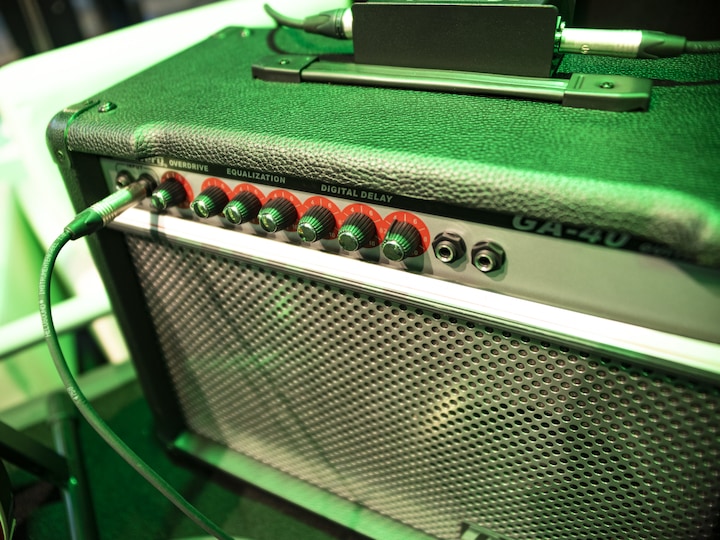 Actual product image Dimavery GA-40R (Guitar, 40 W)