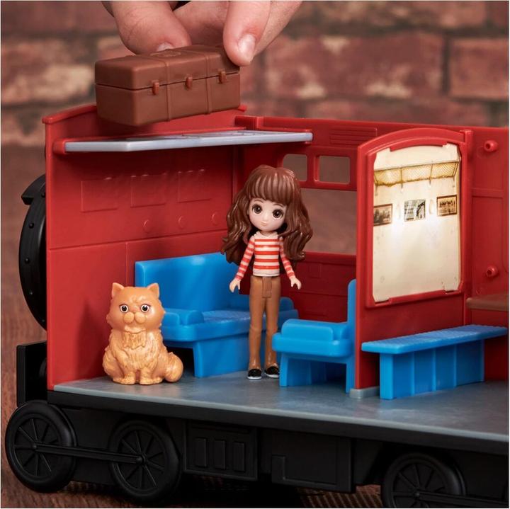 Actual product image Spin Master W.World Hogwarts Express Set with Harry & Hermione 8 cm