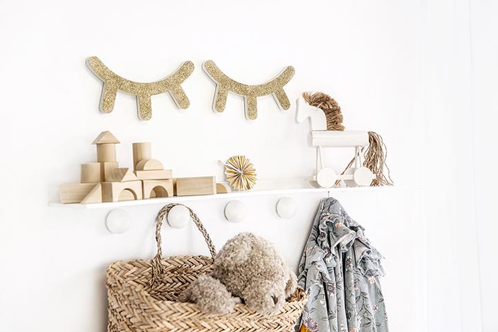 Produktbild Partydeco Wall decoration Sleeping eyes, gold, (1 pkt / 1 pc.) (1 Stück)