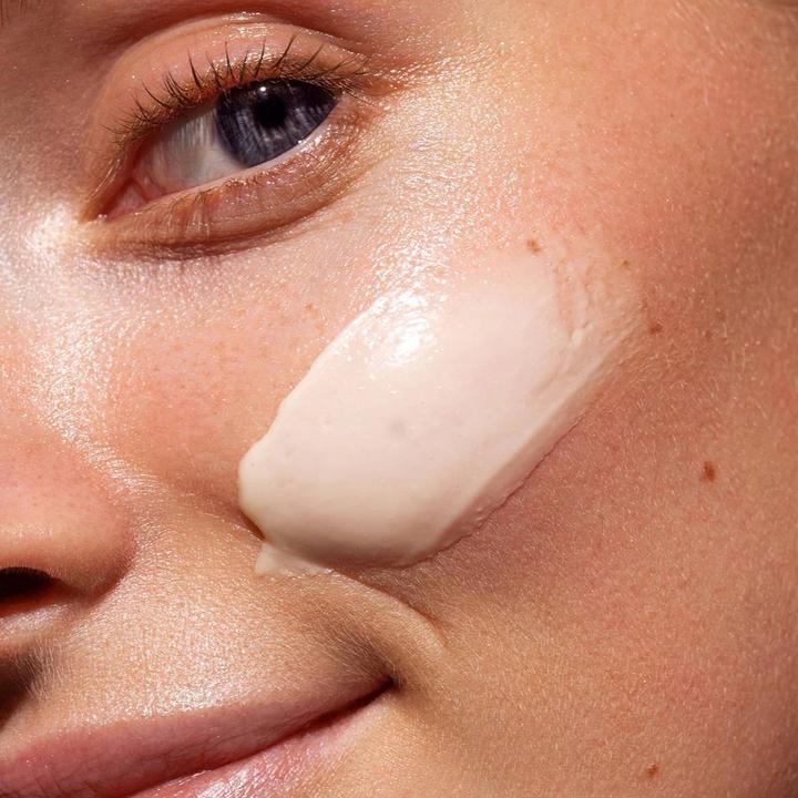 Actual product image Madara Organic Vitamin C Illuminating Recovery Cream 15ml - Revives Dull Skin (15 ml, Day cream)