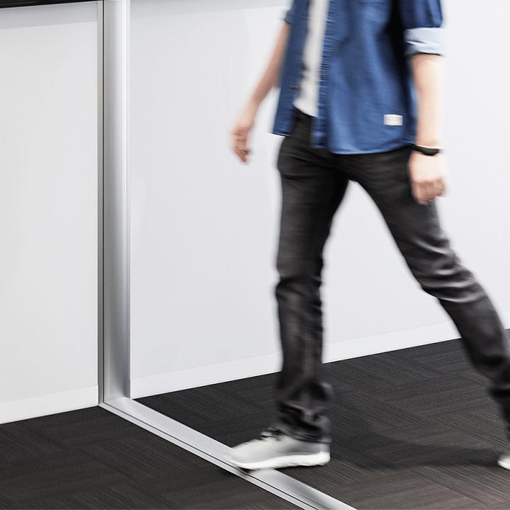 Produktbild LogiLink Bodenkabelabdeckung, Alu & ABS, 754x139x22mm, schneidbar, silber (Kabelkanal, 75.40 cm)