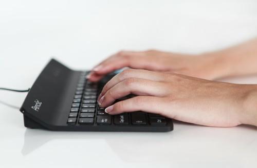 Produktbild Penclic Mini Keyboard C2 USB schwarz schwedisches Design Ergonomie Tastatur Deutsches Layout (DE, Kabelgebunden)