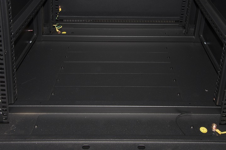 Actual product image ARMADIO DA TERRA 19" 32 UNIT&#192, 1610*600*600MM NERO (19 inch rack)