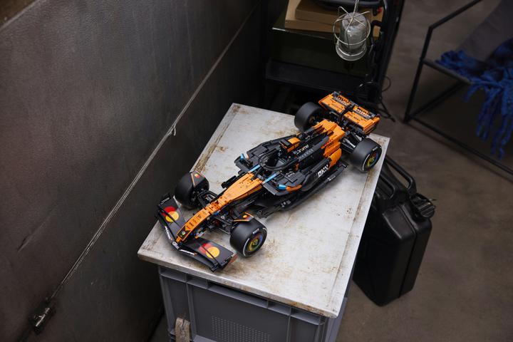 Actual product image LEGO McLaren MCL39 F1 racing car (LEGO Technic)