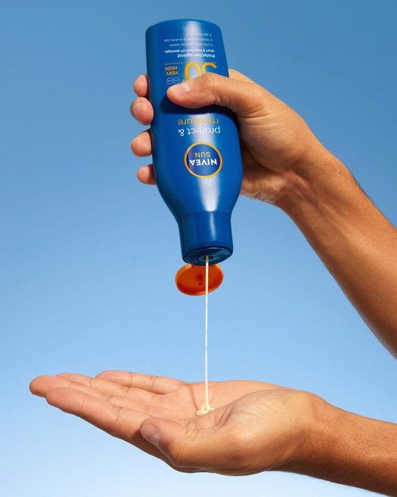 Immagine prodotto NIVEA Proteggi & Umidità (Latte solare, SPF 50+, 200 ml, 240 g)